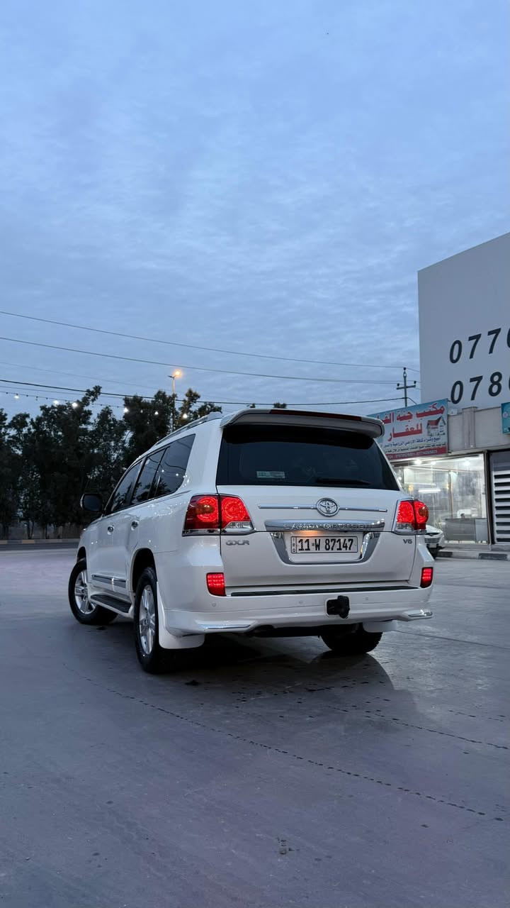 أسلام عليكم
لاندكروز 2015  V6 للبيع
سياره جديده واستخدام شخصي
ماشيه 90 الف حقيقي 
سياره نظيفه وجديده وكلها بلاديه
مواصفات السياره فطيم
حساس خلفي + كشن كهربائي 
لايت زينون+ LED + فتحه طكتين
زراكات  لايتات + دوسات ترحيب لاندكروز
السياره بيها فقط بارد جوه الجاملغ الامامي الايمن
الباقي كفاله وسونار موجود 
مكان السياره بابل
السعر 430$
***********
