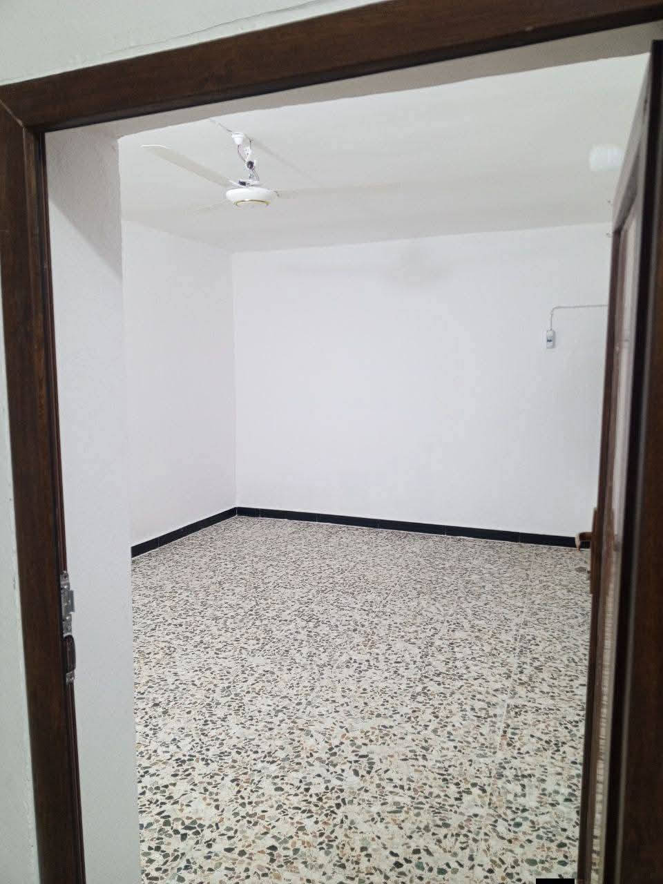 بيت للايجار حي ميسان ع الشريط قرب شارع عوده مساحه 100متر يحتوي على غرفه وصاله ومطبخ وصحيات سعر الايجار 300الف واصل ماء وكهرباء 

للاستفسار والمعلومات الاتصال بنا *********** 

او مراجعه مكتب ألروان للوساطه العقاريه والمقاولات العامه 

عنوان المكتب حي ميسان ع الشريط قرب صيدليه الشراع مقابل الاستداره مباشر 

عندك بيت عرصه للبيع راسلنه وات ساب وتدلل
#النجف #الكوفة #حي_ميسان #عقارات #ايجار #رهان #بيع #شراء #العراق #مكتب #محامين #مبادرة #اسكان
