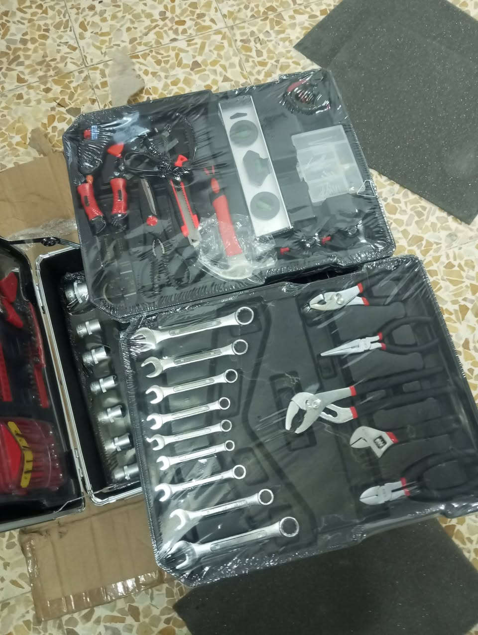 عدة بل جنطة مامستعملة 75 الف ***********
