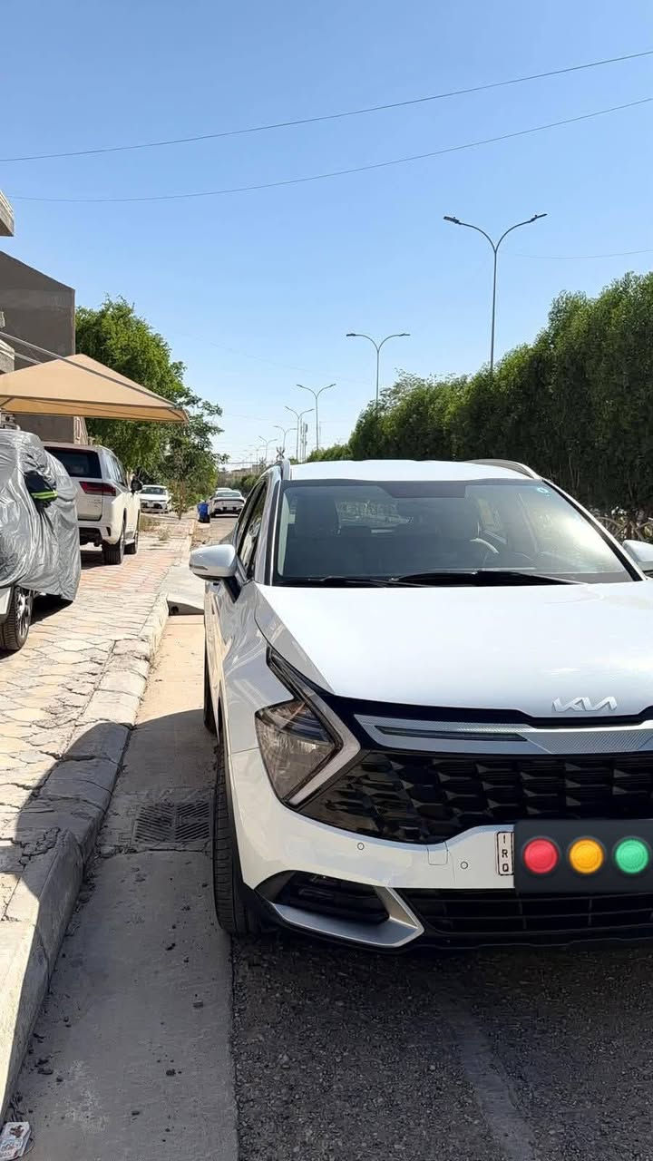 من رخصة الادمن سبورتج موديل 2024
للبيع 🚗✨
كيا سبورتاج (KIA Sportage) بحالة ممتازة
🔹 الموديل: كيا سبورتاج 2024 
🔹 اللون: أبيض
🔹 ماشية : 45,000 كم فقط
🔹 السيارة نظيفة جداً ومستخدمة بشكل شخصي
🔹 فحص كامل وجاهزة للاستخدام
🔹 داخلية مرتبة وخالية من المشاكل
🔹 قيادة مريحة واقتصادية
🔹 جميع الأنظمة تعمل بشكل ممتاز
📌 المواصفات
كيا سبورتاج 2024 خليجي 🚗✨
المحرك: 2.5 لتر 4 سلندر
القوة: حوالي 187 حصان

عدد المقاعد: 5 ركاب
اللون: أبيض 
 ✅ شاشة وسطية كبيرة
✅ كاميرا خلفية
✅ حساسات أمامية وخلفية 
✅ تشغيل زر وبصمة 
✅ تحكم بالمقود
✅ مثبت سرعة
✅ تكييف أوتوماتيك
✅ أنظمة أمان ومساعدة للسائق حسب ا
السعر 215 المكان واسط - الكوت الاتصال او المراسلة عالواتساب
 ***********
