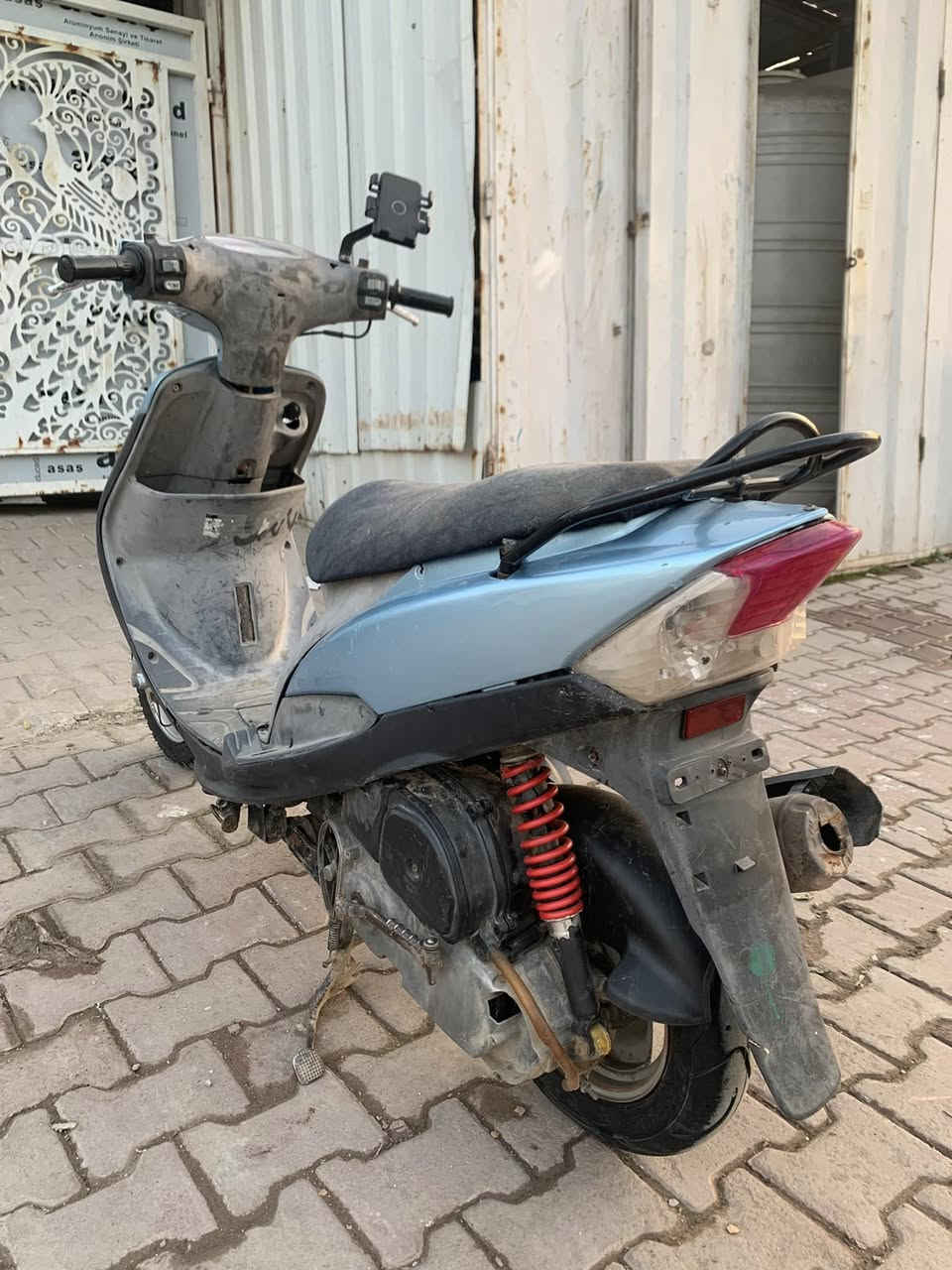 سلام عليكم ماكس منغولي ما مفتوحه بلاديه شلعه ومعدل شغله هندر واحد بس بيها خيط تبخير ويردلها ترتيب كهربايات
بيها كلاج رياضي امامي  تايرات جدد ابيع كوم حديد السعر 250بيها شي بصيط حق الجيه 
العنوان بغداد الحسينية مل راشديه 
رقمي *********** ما متواجد خاص بس رقم
