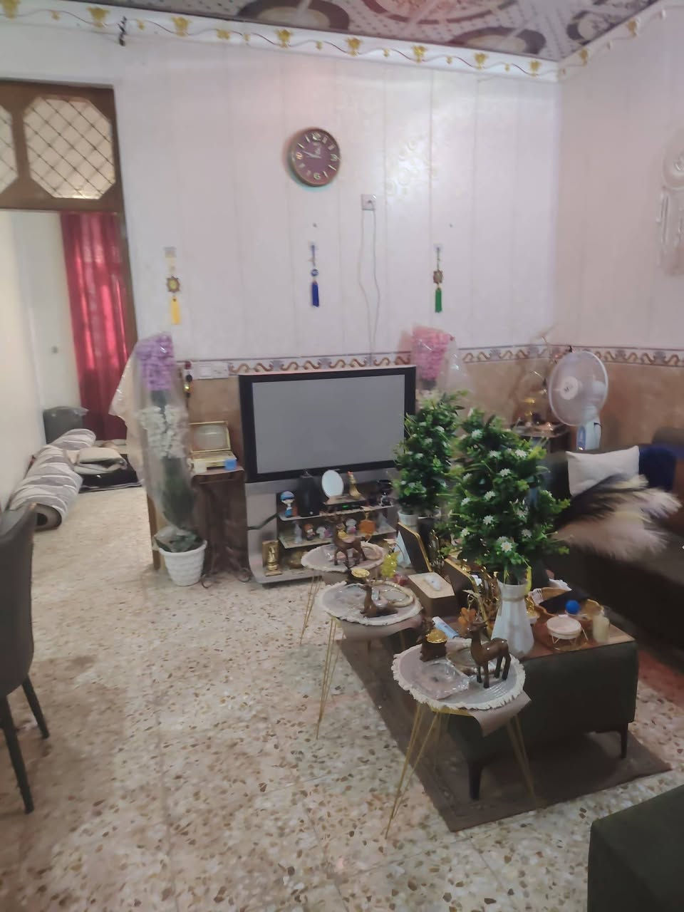 بيت 125م بناء حديث طابو صرف للبيع في أبي غرق حي الحسين مجاور مدرسة حسن شحاته يتكون من:-
غرفة نوم ، صالة ، إستقبال ، مطبخ ، صحيات داخلية وخارجية البيت يباع مع الٱثاث.. للاستفسار الاتصال على الارقام التاليه:-
***********
***********.واتس ٱب
