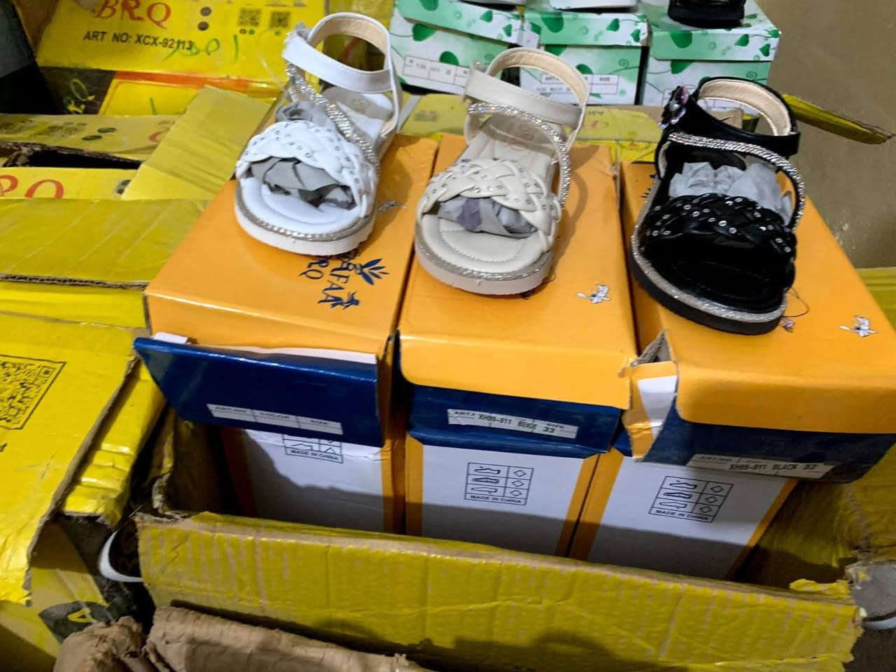 احذيه. للبيع.  جمله فقط.   قياسات. من 26الى36. 
السعر 3500.     العنوان موصل حي البكر.   
التواصل. على الرقم. ***********
