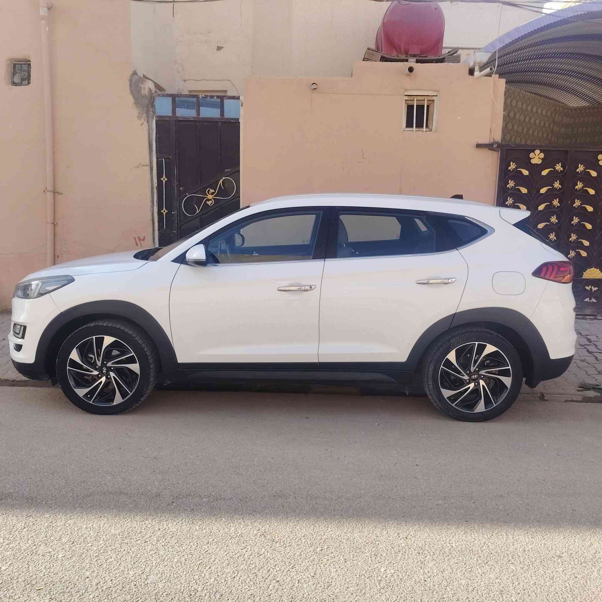 توسان 2019 خليجي جيكي رقم اربيل ماشية 111ضرر موضح بالسونار صبغ دعاميات فقط و بارد مقدار اقل الشبر بالباب و  بارد بخشم البنيد ورصعات بسيطه بقبق جنطه سنوية ساقطة سعر ١٦٥ مجال قليل *********** مكاني نجف
