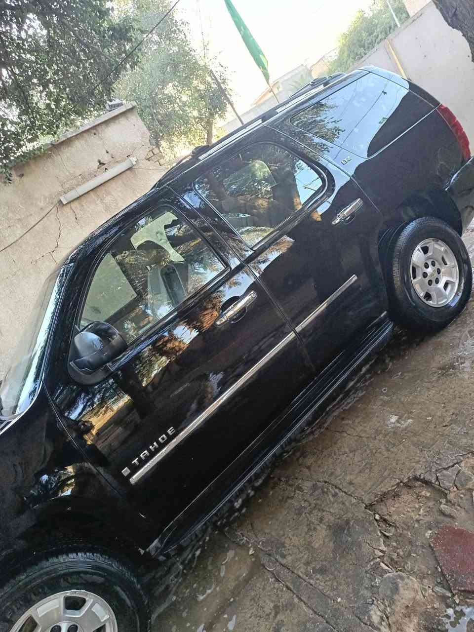 تاهو ٢٠٠٩ تبريد ٣قطع ثلج محرك جديد لوك صارشهرين من بدلته السياره بيه الباب الأمامي كلير فقط وشخط الجاملغ الخلفي باقي السياره مكفولة سونار بيها رقم بصره مكان السياره بالعمارة باسمي سنويا جديده الى٢٠٢٨    الاتصال*********** وارد خليجي LTZ سعرها١٨٥
