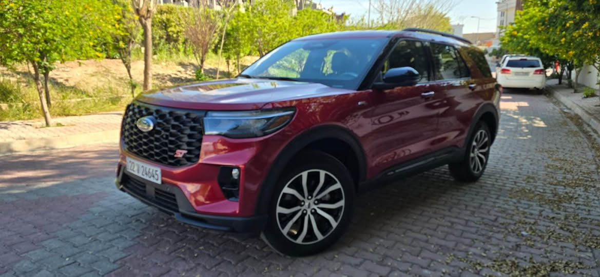 السلام عليكم ورحمة الله وبركاته
‏‎
‏‎‏‎فورد اكسبلورر — Ford Explorer
‏‎‏‎وراد أمريكي. 
‏‎‏‎الموديل — 2025
فئة. — ST.LAIN
‏‎‏‎المسافه المقطوعه — 5 الاف كيلو 
‏‎‏‎حاله السياره. — ٣ قطعة
‏‎‏‎المواصفات
‏‎‏‎- بصمة تشغيل
‏‎‏‎- بصمة أبواب
‏‎‏‎-تشغيل عن بعد
‏‎‏‎-ترحيب عند الاقتراب
-نظام الملاحه
-شاشه ديجتال
‏‎‏‎-كشنات جلد + مخمل
-حساس امامي
-حساس خلفي
-رادارات 360درجه
-كامرات 360درجه
‏‎‏‎- شاشه كبيره تدعم نظام الأبل كار بلي ونظام الاندرويد
‏‎-تدفئة ستيرن
-تدفئة كشنات
‏‎-گير ماوس
‏‎-نظام الدفع 4WD
-اشاره بالمرايه
 ‏‎-اوتو هولد
‏‎-اوتو ستوب
‏‎-هندبريك بصمه
‏‎-٧وضعيات قياده
‏‎‏‎-كشنات تدفئة
‏‎‏‎- ستيرن بحركه كهربائيه
‏‎‏‎- تبريد مركزي
‏‎‏‎- بگ لايت LED
‏‎-صندوق كهربائي
‏‎-كشنات VIP ( منفصل )
‏‎‏‎- كود باب
‏‎‏‎-كرسي السايق والراكب بحركه كهربائيه
‏‎‏‎-تحكم ستيرن جهتين
‏‎‏‎-تحديد سرعه
‏‎‏‎-مانع انزلاق
‏‎‏‎-ليد نهاري
‏‎‏‎باقي المواصفات المعروفه

‏‎‏‎السعر — 295 ورقة
‏‎‏‎رقم السياره — اربيل
‏‎‏‎موقع السياره — بغداد 

‏‎‏‎للأستفسار. — *********** بغداد, العراق
