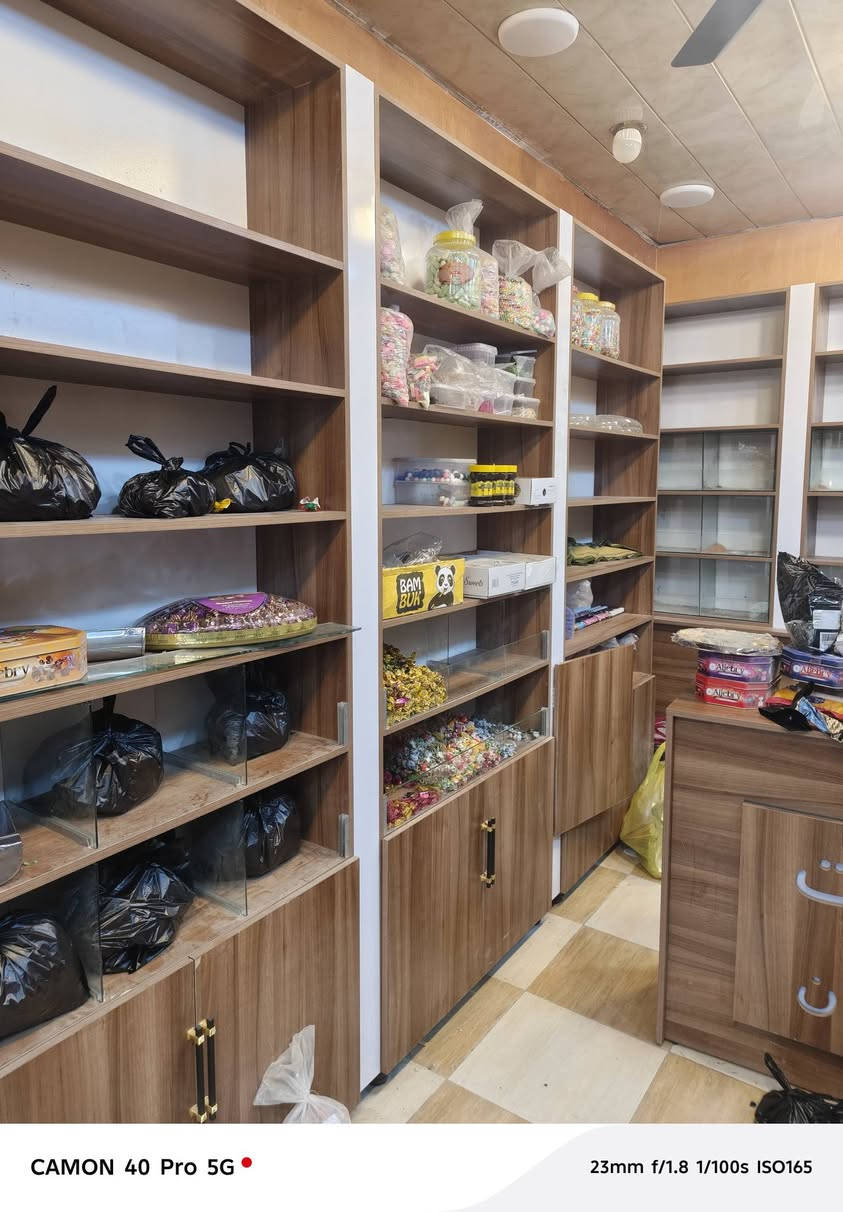 للبيع شلع حماصه حب مع عارظات ٢ مع رفوف كرزات ***********
