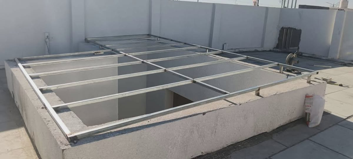 السلام عليكم حداده متنقله داخل النجف والكوفه لعمل كافه أعمال الحداده والصيانه تصليحات سقفيات كيسبان سقف الأسطح والمناور وبانسب الأسعار *********** واتساب موجود
