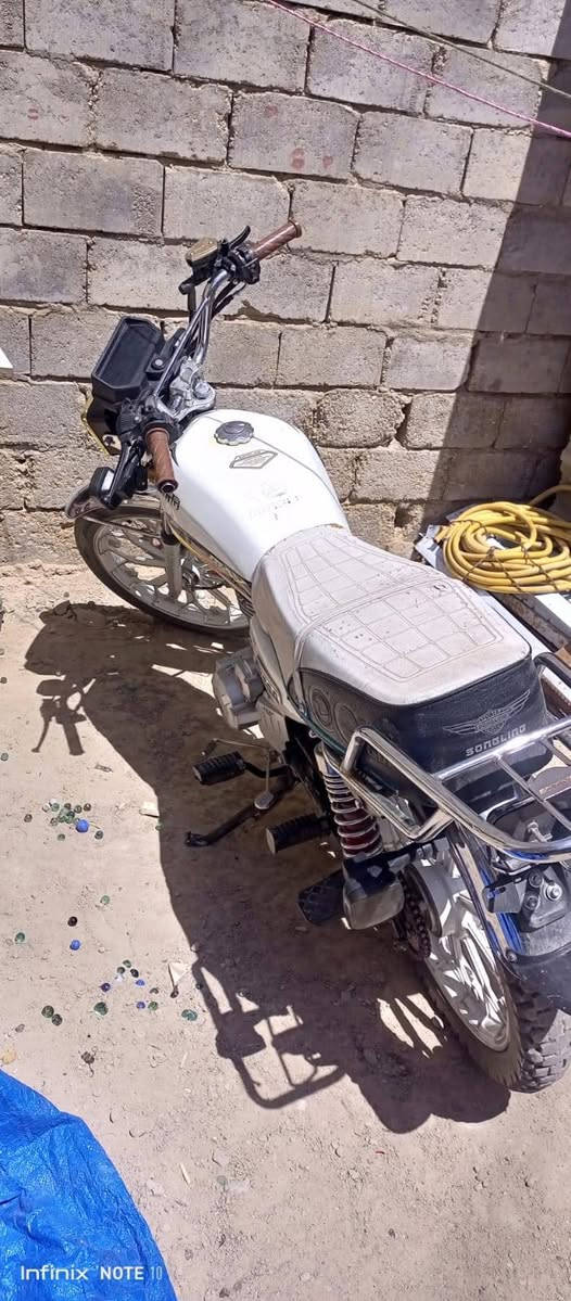 دراجه سيفان 5 كير اوراق سكنر مديل 25 محرك 200 Cc سلف هندر كهربائيات شغاله البك لايت الورا طايح وعندي موجود بس ربط يرجع بيها ضربات بسيطه مكاني نجف حي ميسان سعرها 650 بيها مجال للشراي ***********
