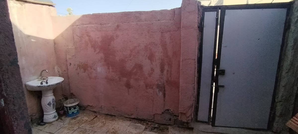اعيد النشر بسبب الوعود الكاذبه بيت 75 متر للبيع سند 25 قرار محكمه بأسمي ناحيه الامام عون ع حي الأمير الهوته عامود 204 كامل خدمات ماء كهرباء البيت نضيف الارضيه بورسلين السعر 20 مليون وبي مجال مستعجل على بيعته  تفاصيل اكثر اتصال ***********
