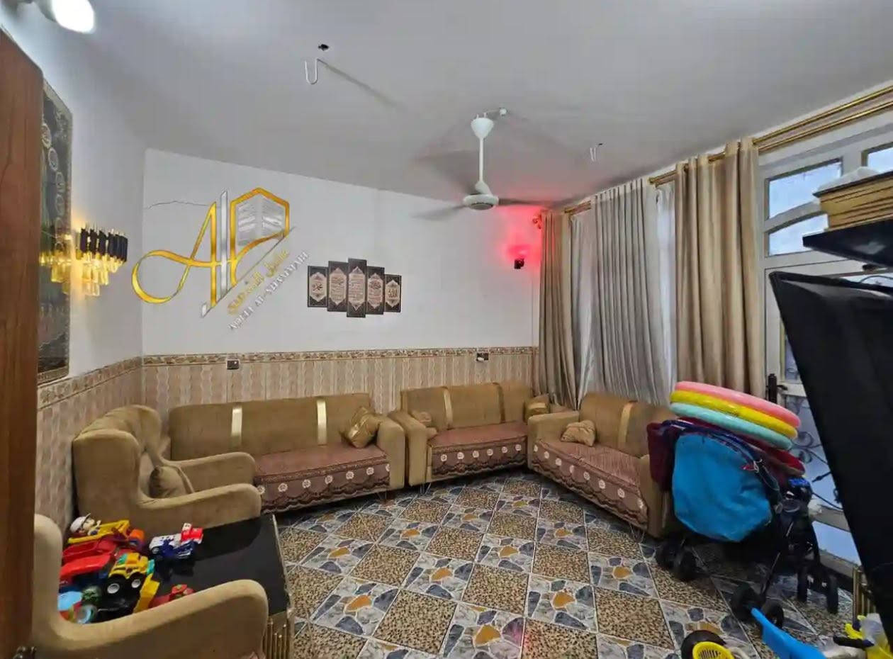 🏡 دار للبيع – سند 25
📍 الموقع: حي المعلمين – حي المرتضى، قرب روضة حيدر الكرار

🔹 المساحة: 100 م²
🔹 البناء: بلوك وسقف مسلح

🏠 يتكون من:
* غرفة نوم
* استقبال
* صالة
* مطبخ
* مجموعة صحيات داخلية وخارجية

📌 موقع هادئ ومناسب للسكن

💰 السعر: على الخاص

📞 للاستفسار: ***********

🏢 مكتب عقار أهالي المسيب
📍 حي المعلمين الثالثة – قرب جامع محمد الجواد
