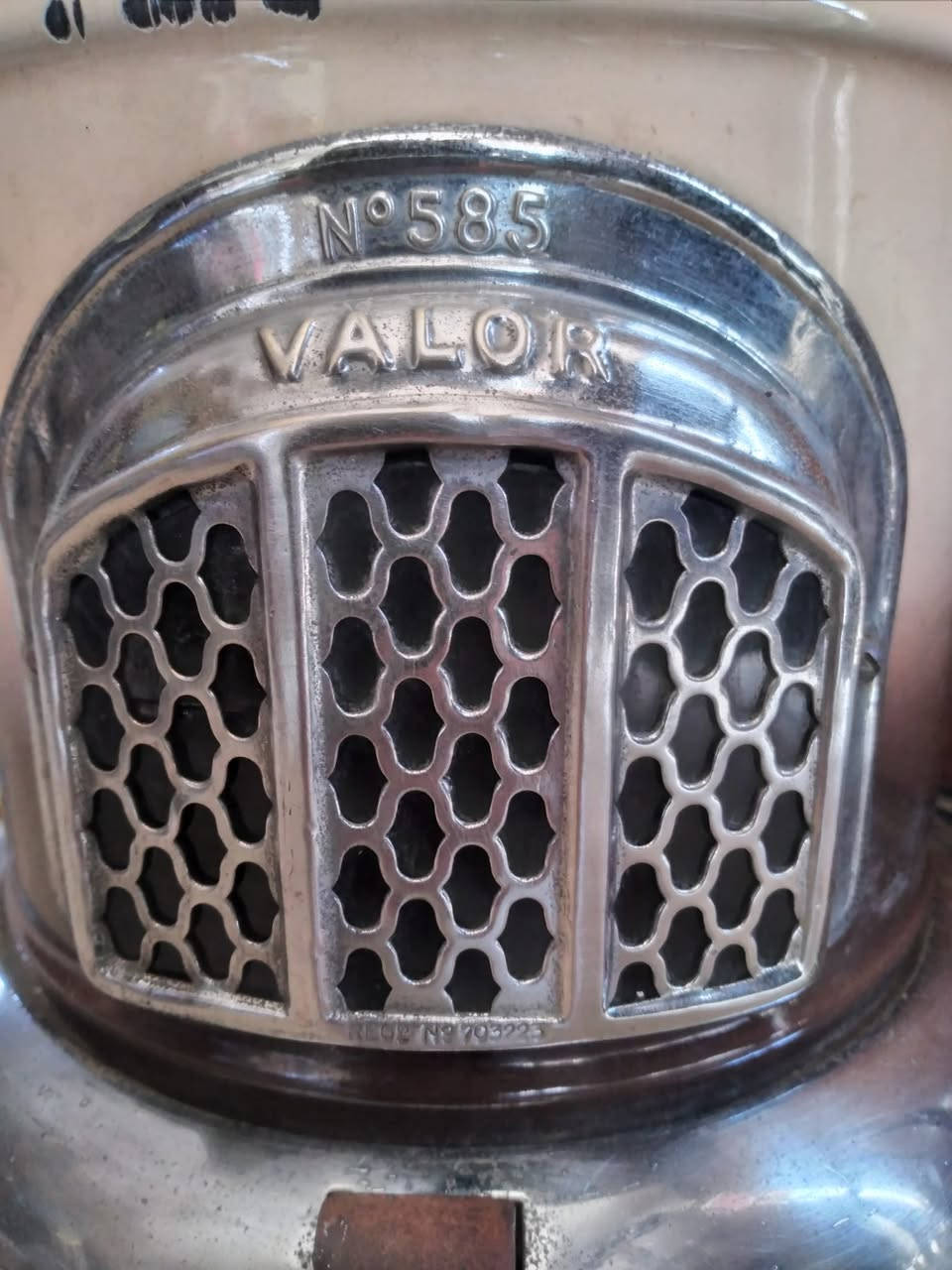 صوبه انكليزي قديم (  VALOR   فالور  الشجاعة  )
 خزان  نحاس
شرط الشغل والنظافة عالية


**إذا كنت صاحب هذا الإعلان وتريد حذفه لأي سبب، رجاءا أرسل رسالة إلى الدعم الفني**