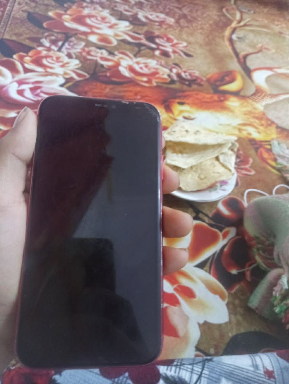 السلام عليكم حبايب ايفون 11 جهاز نضيف مامبدل بس كلشي بس فقط فطر صغير فوك بشاشه يضيع بل لزكه للبيع هاذ واتساب ***********متوجد مسنجر هم
