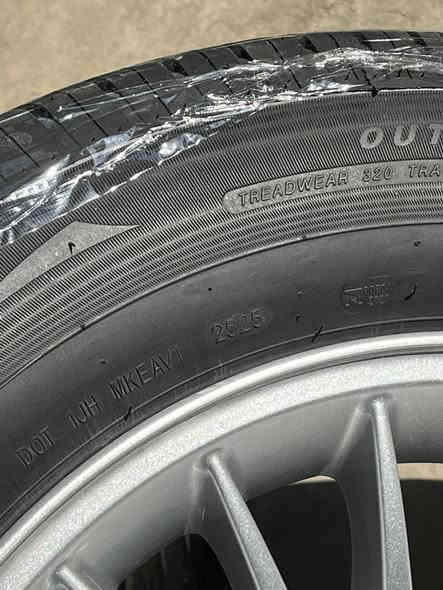 يالله سلام عليكم 
ويل 16 مال خفاش 235/60/16
تخم ويل جديد مع تايرات تخم جدد انتاج 25 الله شاهد أخذتهم ب 700 هسة عتازيت او اريد أبيعهم سعرهم 580 مال بيع جدد شرط 
العنوان .الشعله 
***********
