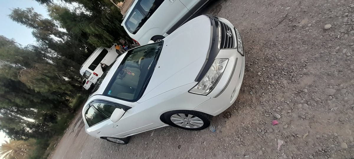 السلام عليكم سوناتا للبيع موديل ٢٠٠٧ محدثة ٢٠١٠ محرك ٦ بيها ثلاث قطع صبغ وقطعه تبديل بلادي السونار مرفق مع الصور رقمها ديالى سعرها ٩٨ وبيها مجال بسيط مكان بعقوبة العبارة  رقم الهاتف ***********

