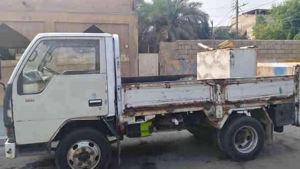 السلام عليكم ورحمه الله وبركاته كنتر عظم موديل 91 بسمي رقم بصره محرك بنكو 3000 جديد توني شاده قماره بيه خياس تايرات جدد السعر 40 ورقه وبيه مجال قليل العنوان البصره القبله للا ستفسار ع ***********
