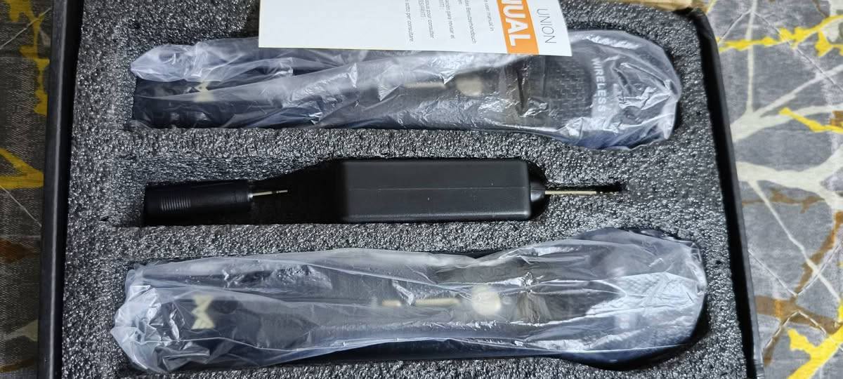 ميكرفون wireless نوعيه راقيه جدآ جديد صفر بدون اي استخدام يعمل عن طريق قطعة الرسيفر الموضحه في الصوره والمايكرفون قطعتين وممكن يعمل في وقت واحد او كل واحد على حدا شحن يدوم حتى 40 ساعه كوالتي عالي جدا في الصوت وعزل الضوضاء يعمل على جميع اجهزة DG وجميع الاجهزه التي فيها منفذ 3.5 او منفذ 6.5 ومنافذ AUX كل معلوماته موجوده باليوتيوب تكدر تشوفه  السعر 50 وبي مجال بسيط مكاني رابرين للتواصل على الخاص


**إذا كنت صاحب هذا الإعلان وتريد حذفه لأي سبب، رجاءا أرسل رسالة إلى الدعم الفني**