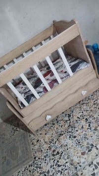 سرير أطفال • خشبي • بدون ضرر