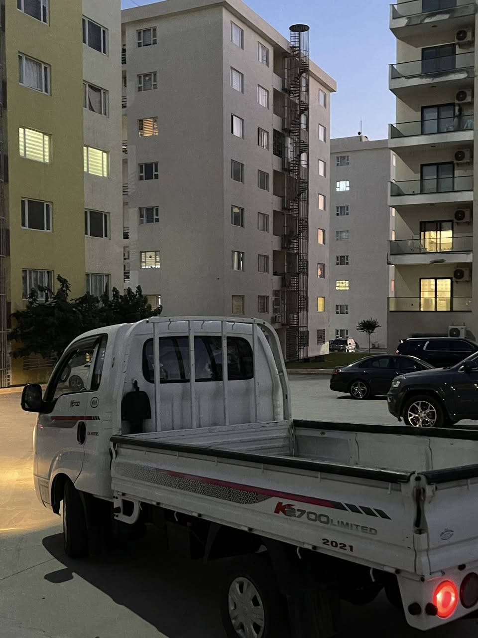 كية حمل موديل 2021 للبيع سيارة مال بيت ممتعوبة ممشتغلة حمل 
رقم اربيل  
مكينة 2700 
كير مكينة تبريد كله بشرط
السيارة مكفولة كلين بدون طخة
مكان السيارة اربيل 
السعر 147 وبيها مجال للطيبين 
للتواصل واتس اب 
***********
