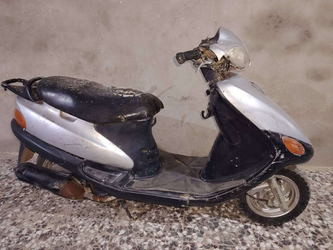 السلام عليكم 
دراجة كوم حديد طفت فجأة
بريكات جدد امامي دسك جديد 
شاصيها مكفول من العواج او اللحيم
المكان : نجف شارع المطار السعر 75 قفل


**إذا كنت صاحب هذا الإعلان وتريد حذفه لأي سبب، رجاءا أرسل رسالة إلى الدعم الفني**