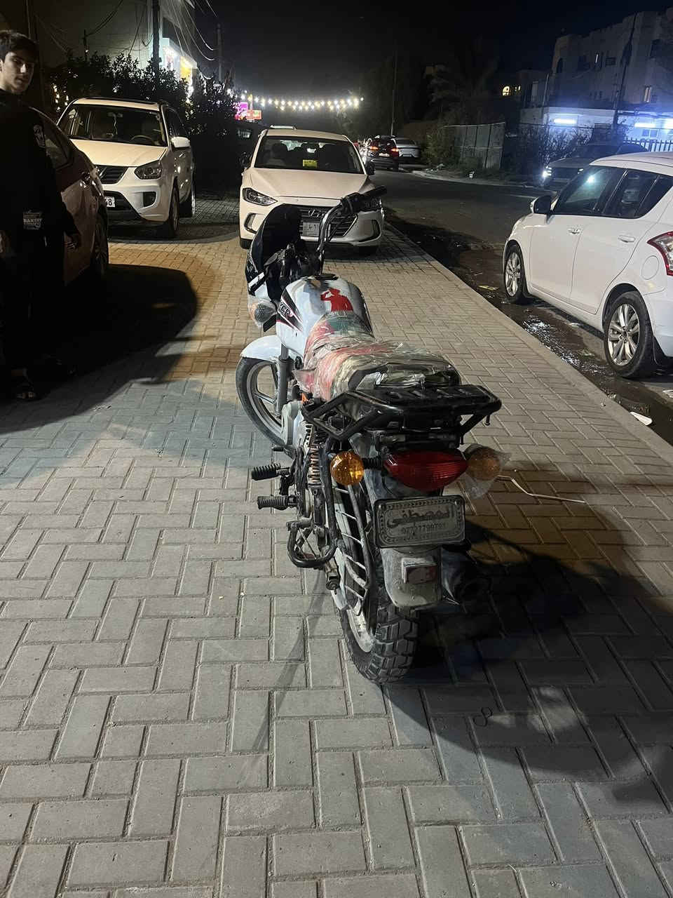 السلام عليكم دراجه بوكسر للبيع دراجه نضيفه تخبل محرك نضيف كهربائيات كلها شغاله علي ناصي سلف هندر بس يراد باتري حته تشتغل سلف دراجه نضيفه و تخبل تايرات جدد بس يرادلها غسله و ترجع تخبل السعر 550وبيها مجال مكاني بغداد البياع الشراي يتصل ***********
