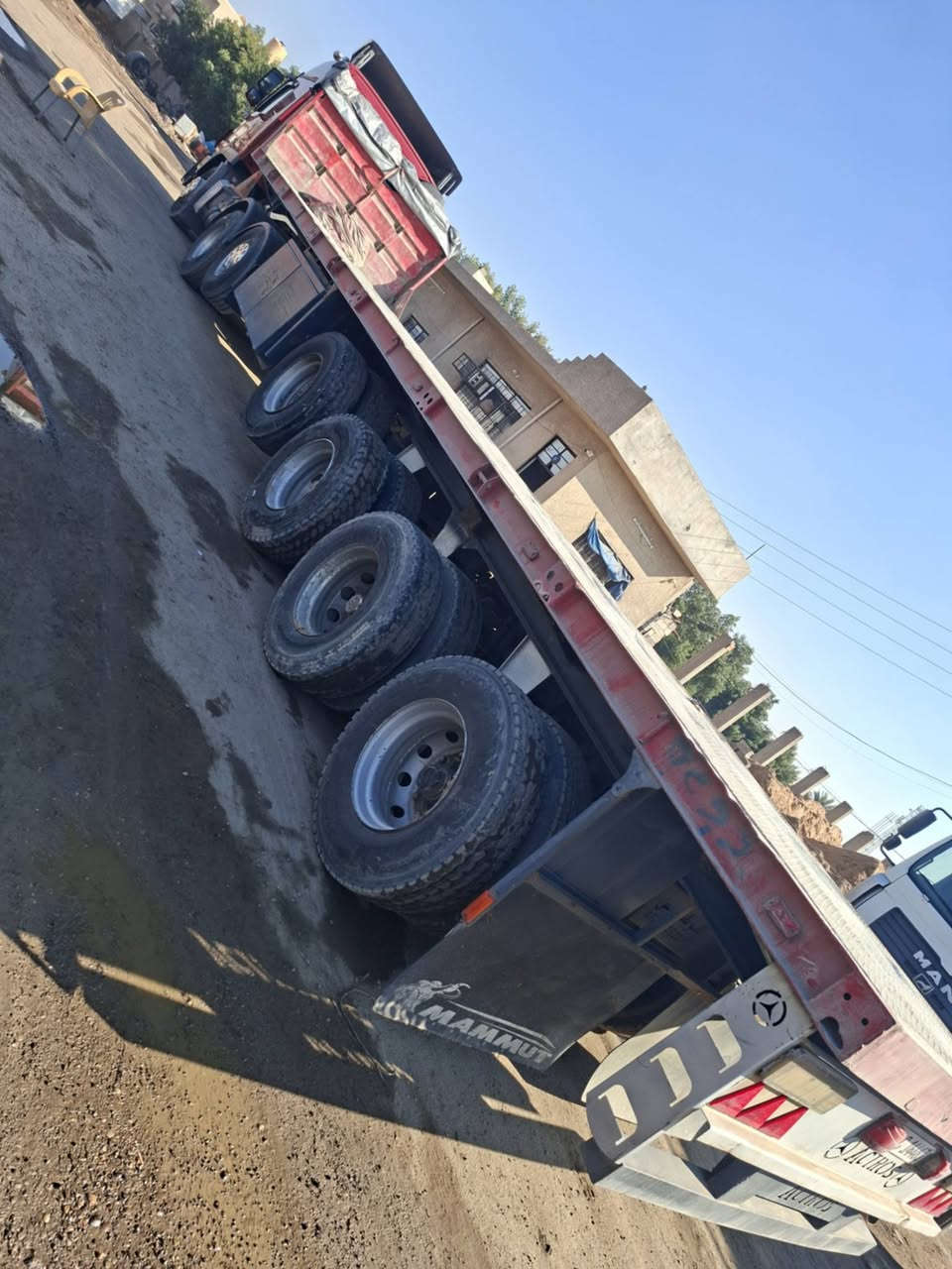 للبيع عربانه حداديه اربع دناكير تخم تاير ***********
