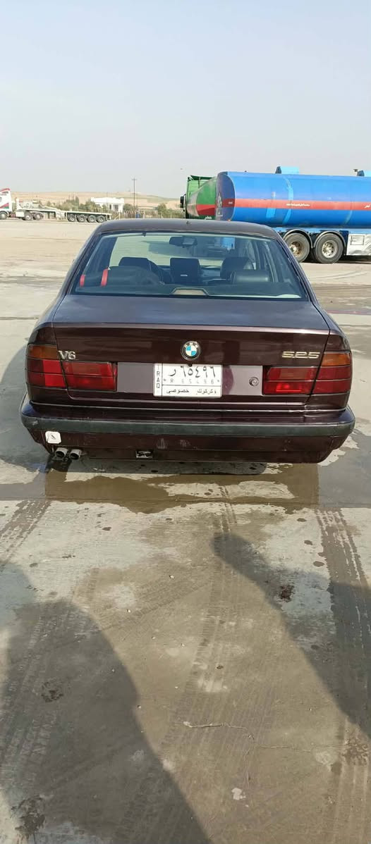 سلام عليكم
بي ام للبيع او مراوس حسب القناعه 
حجم525i
موديل95
رقم كركوك شرط التحويل 
تبريد تدفئه
 گيرشرط محرك مسكر فانوس  شرط
 صدر جديد تخم تاير 
السياره بلاديه بدون ضربه ولا خياس 
نقص برغي مابيها فول فول 
السعر 75وبيها مجال 
العنوان صلاح الدين طوز خورماتو 
***********
***********
