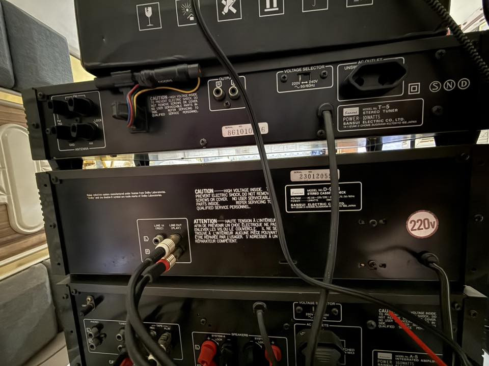 Sansui
صناعة اليابان نظيف جداً غير داخل تصليح حجم احترافي كهرباء 220 السعر 300 الف دينار بدون سماعات / لايوجد توصيل .. تجي تفحص وتقتنع وتاخذ جهازك والله وياك
***********
