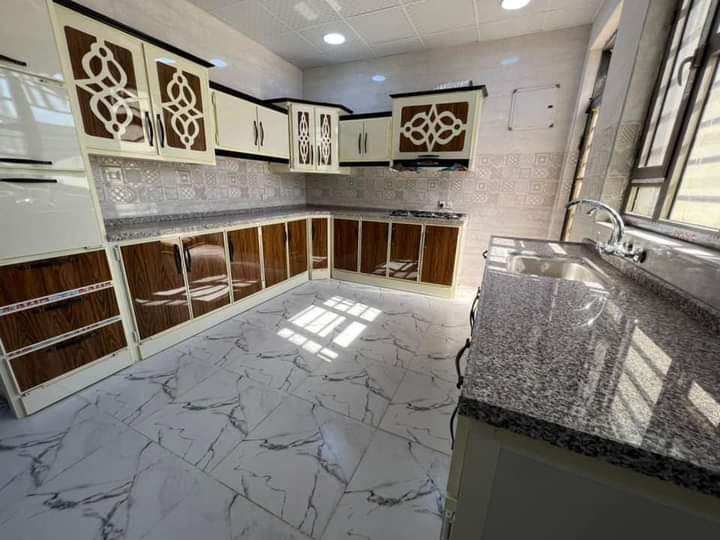 🍴✨ مطبخ ألمنيوم من أعمالنا ✨🍴
إن شاء الله ينال إعجابكم 🤍

🔹 مواصفات:
🇹🇷 خامات تركية عالية الجودة
🪵 محشّى بالخشب لثبات ومتانة أكثر
💧 دواخل فوم ضد الماء
🎯 التصميم والتنفيذ حسب طلب الزبون
سعر المتر الارضي ١٤٠
سعر المتر معلق ١٤٠ 
سعر المتر المرمر ٩٠ الف
سعر المتر الكوارتز١٢٥الف 
📞 للاستفسار والتواصل:
عبر الصفحة 📩 أو الاتصال على الرقم:
*********** 📱العنوان كوت دور العمال
