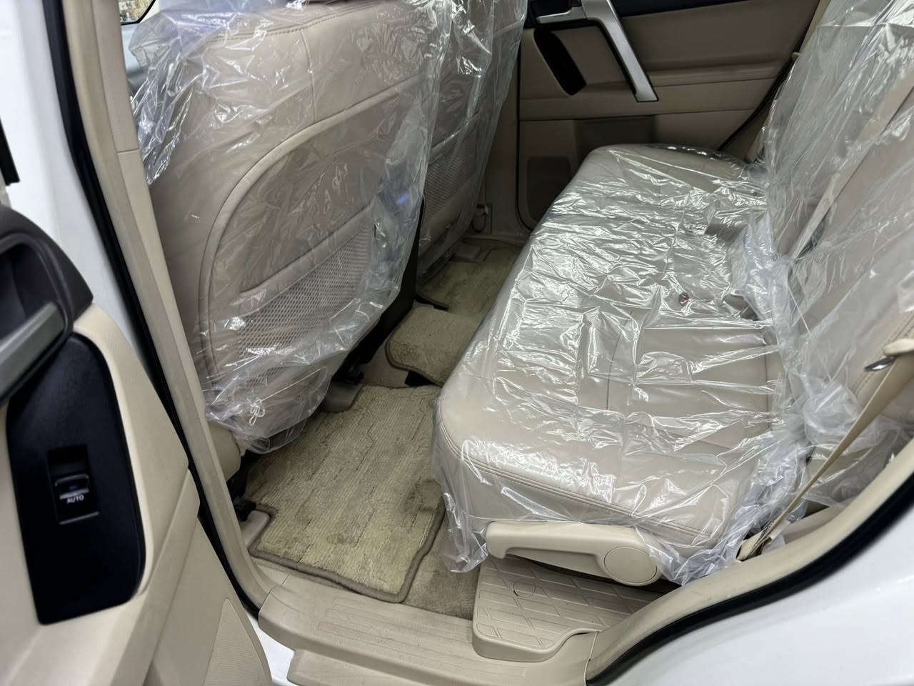 السلام عليكم 
للبيع فقط وكال ساز🟥
تويوتا برادو 2020 
ماشيه67 الف حقيقي
رقم بغداد  5 ارقام 
سنويه وهزه ورقم جديد‎
فئهT-X-S
ثلاجه وسطيه
مانع ترحلقً
تحكم استيرن
حساس تاير
جام اوتو
دخول ذكي 
كامره خلفي حساسً  
مري شفط
شاحن واير لس
ثلاجه وسطيه

فور ويل4*4
تشغيل عن بعد
دبل سويجً
تخم تاير دنلوب جديد
باتري جديد
زراك لايت
كروس سرعه
فتحه سقف
نظام ايكو مال بانزين
تبريد منفصل
لايت دبل عدسه زنون بلادي
دبل تانكي
شاشه اندرويدً ابل كار اصل مال vx
سبير تعليك
كشنات جلد كهرباء
تبريد 3 قطع دبل
مكينه4000 
نظافه السياره 100‎%‎
السياره جاهزه من كل النواحي
العنوان بغداد 
للاتصال 
***********
السعر اتصل وتدلل
