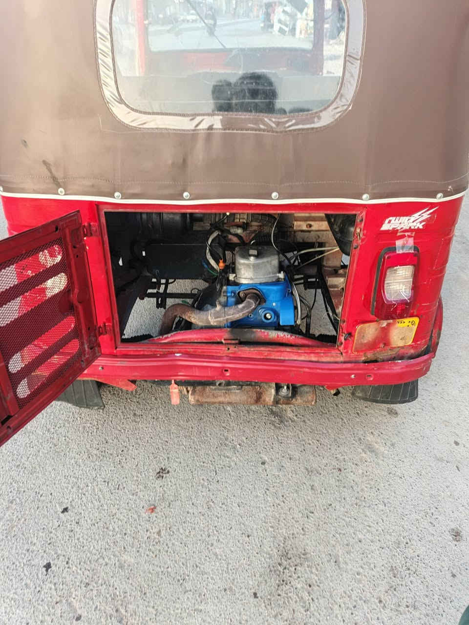 سلام عليكم تكتك 17شهر 12تكتك حلوه ونضيفه مكينه حلوه أوراق المصطفى كامله
ملاحظة مالك علاكه بل موديل عليك بل نضافه تكتك 
سعر 3200وبيه مجال 
مكان حي اور سبع قصور 
رقم ***********
