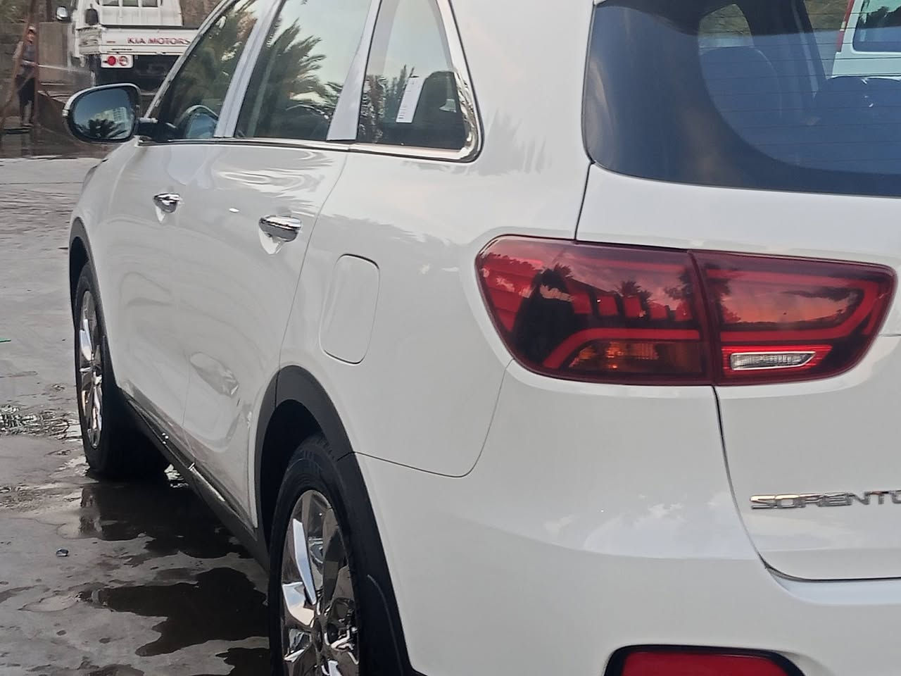 السلام عليكم
للبيع سورنتو 2020 6 سلندر فول مواصفات 
ما عده بنراما ول فورويل 
رقم بغداد تحويل ثاني يوم بسمي مكفوله كفاله عامه 
دبل شباك 
بصمه ابواب وتشغيل 
بردات خلفيه 
كشنات كهرباء 
مري شفط ويل كروم جنطة كهربائية ذكيه 
لايتات لد خلفي امامي شاشه كبيره لمس كامره خلفيه 
حساسات خلفي امامي تحكم ستيرن جهتين
نضام ترحيب شاحن لاسلكي كار بلي سيارة جديدة 
ماشيه 100 دك جرس سبير ما نازل
مكاني  278 الشراي يتصل 
رقم الهاتف ***********
