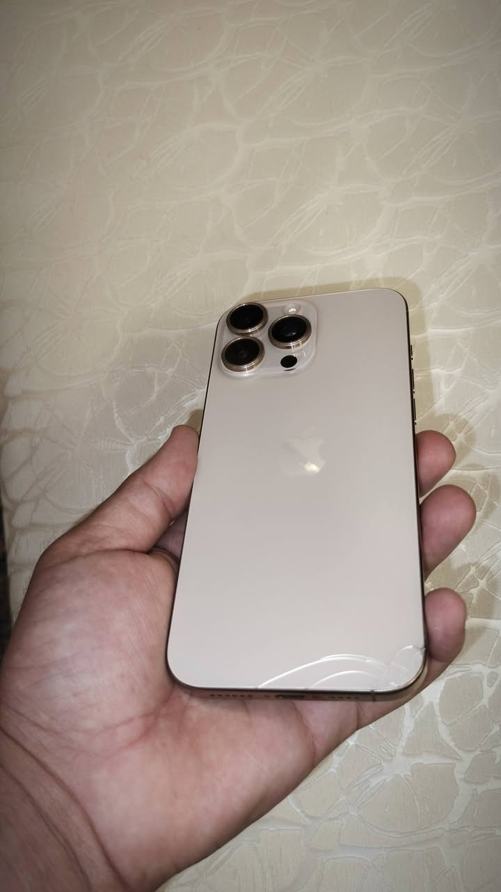 ايفون 16pro max
ماستر  بلادي وكارتونه موجوده 
بطاريه98 بعده جديد
جهاز جدٱ نضيف 
بلادي ما داخل صيانه
مكفول من كلشي 
بي فطر بضهر بسيط 
جهاز كله شغال وطبيعي على وضع شركه 
سعر 1200
لاتصال 
***********  واتساب واتصال موجود
