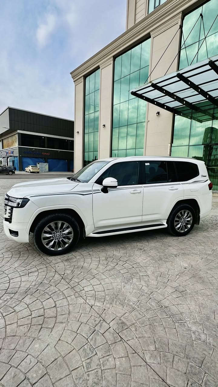 السلام عليكم
تويوتا لاندكروز شركة جيهان
مواصفات GXR 
درجة اولى
ثلاث شاشات بلادية 
فول مواصفات
بريك بصمة 
سلايت 
كشنات جلد وكهرباء
صندوق كهرباء
باقي المواصفات المعروفة 
السيارة جديدة ماشية 23 الف فقط بحالة الوكالة 
كفالة عامة من الصبغ والبارد والشخوط والرصعات 
مغلفة PPF كامل ضمان 10 سنوات
بيهة كتاب تظليل من المرور
السعر المطلوب 655 ومجال جداً بسيط
مكان السيارة اربيل 
***********
