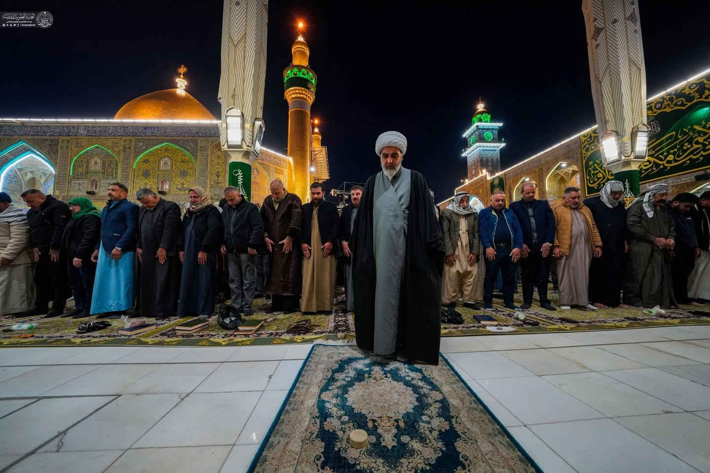 المؤمنون يؤدّون صلاة الجماعة في الصحن العلوي المُطهّر ليلة #المبعث_النبوي الشريف
مع شركـــــة وردة الياسمين للسياحة والسفر
عنوانك للتميز دائما وابدا
التميز نحنا من نصنعا
***********
الاستاذ حيدر الكنعاني
الاتصال 🤙 وتساب
