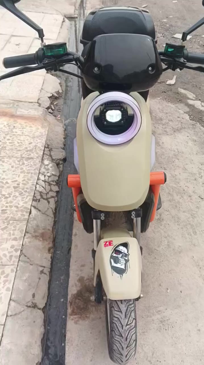 موطور شحن اللبيع 5 بطاريات كلو شغل شرط كلو شرط على فحص ملف 2000/أربع نمرات فول  سرعه 110/شرط السعر 400/بيها مجال رقم موبايل موصل ايسر اتصل ودالل
***********/////بي وتساب 
***********//////بي وتساب
