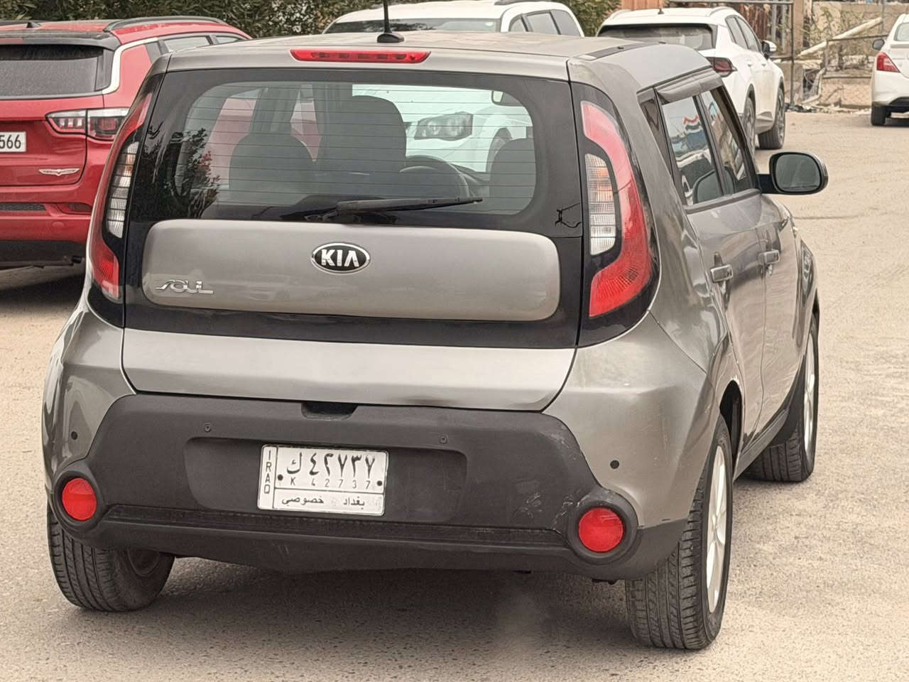 كيا صول ٢٠١٤
مواصفات عاديه 
لون نفطي 
رقم بغداد تحويل مباشر 
سياره وارد امريكي 
حادثه باين وهنا صار بيه 
بابين وجاملغ بدون دواخل 
واكو جراد شويه بيه 
السعر ٨٩  
مكاني بغداد زيونه 
***********
