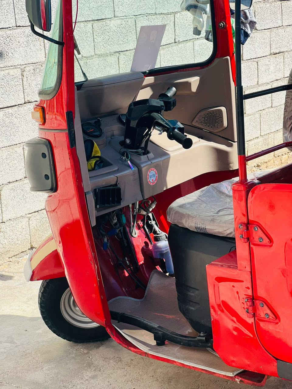 سلام عليكم تكتك للبيع موديل 22شهر 8اوراق تكتك كشره كفاله عامه حته من لخياس فقط دحكات زغار مامبينه مكينه مبدل بس ولفات تكتك حلوه مرتبه مال جناي شراي اتصل ***********
