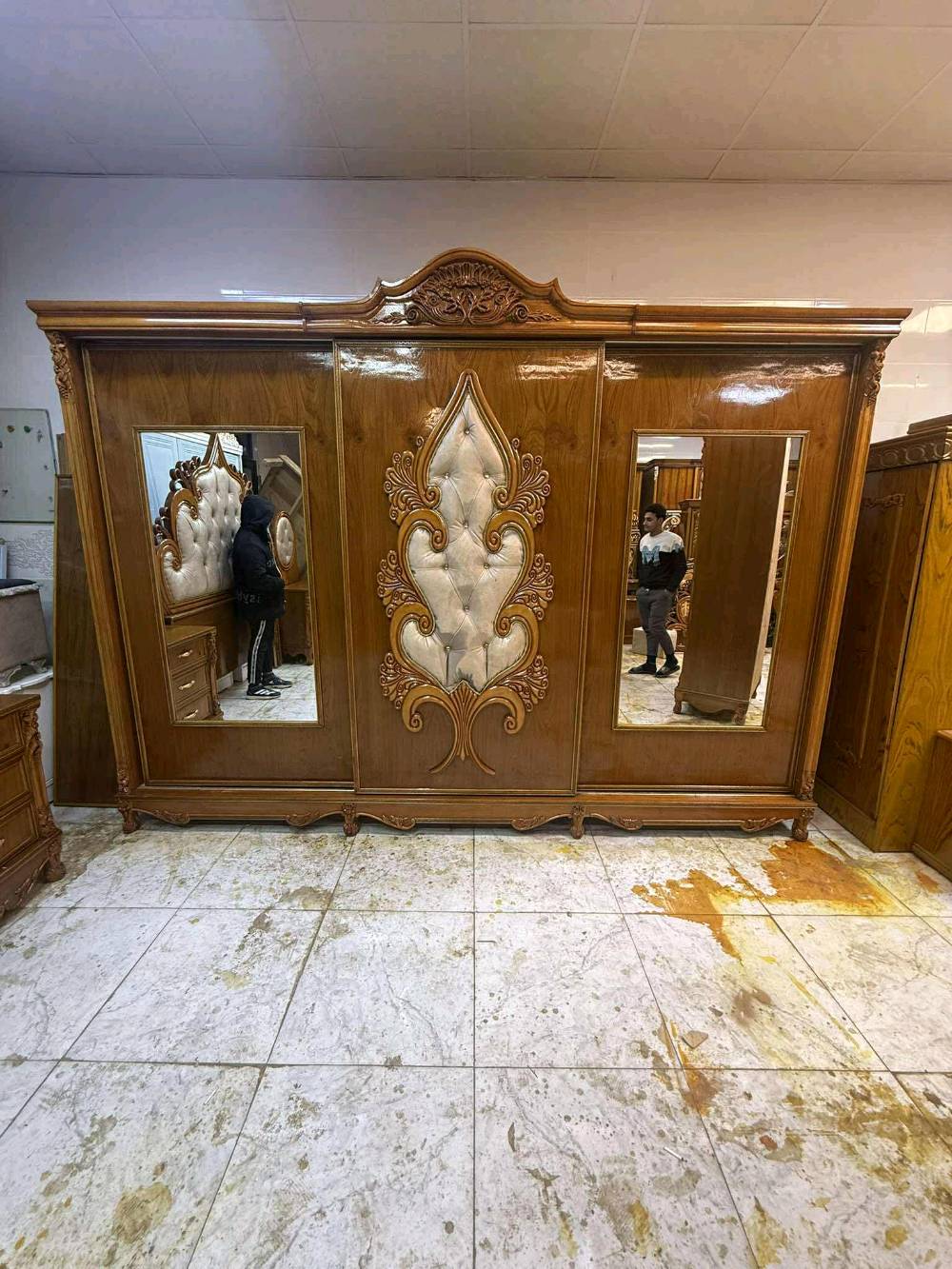 غرفه صاج داخل خارج سلايت 
السعر مليون ٥٠٠ مليون ٤٠٠ قفل 
شد نقل داخل بغداد مجاني 
نضافه ٩٠
عشره ١٠ وياه دوشك شازون طابوريه هديه 
جعب غزال 
غرفه زان ماركه