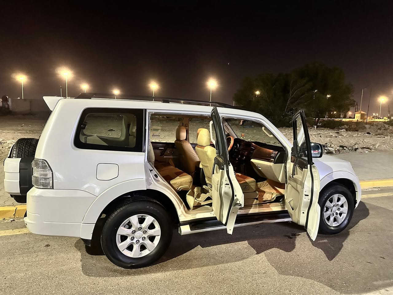 السلام عليكم
اخوان انا مكلف بالنشر التواصل مع الرقم واتساب 

باجيرو مديل 2014 خليجي

حبتور فول مواصفات 

كفاله عامه من صبغ وضربة وكهربائيات وميكانيك .

بانوراما 

بصمه 

شاشه

حساسات اماميه خلفيه 

كشنات كهربائيه 

سبعه راكب 

تبريد ثلج 3 قطع

الگير والمكينه كفاله عامه

ماشيه 140 الف كيلو 

السعر : 177 ورقه

السياره احلى من الصور ونصبتهه حلوه ومال جناي

العنوان : البصره -القبله- حي المهندسين

***********
