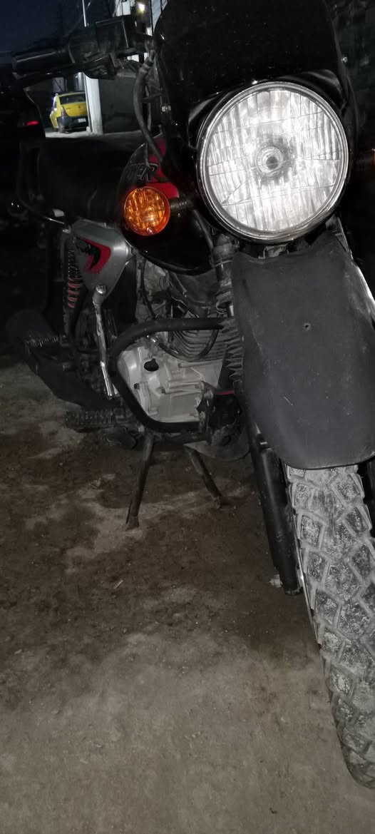 السلام عليكم بوكسر موديل 22 نضيفة رقم انكليزي تحويل شوكت ميعجبك باسمي لمكان بغداد العبيدي قرب فلكة حي النصر *********** واتساب واتصال 
ماشية 21 
السعر مليون و950 وبيها مجال
