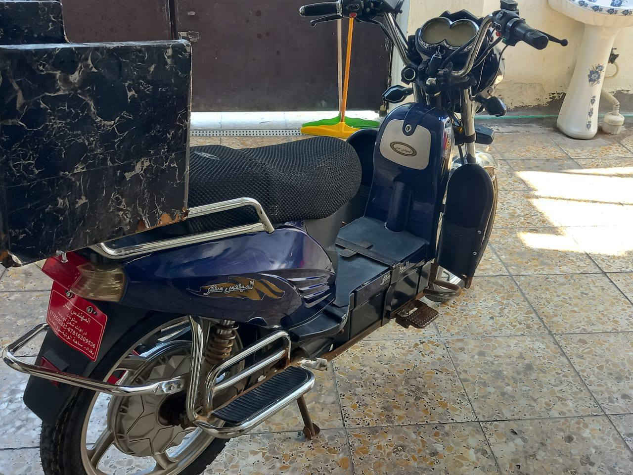 سلام عليكم دراجه شحن هارلي باب اول عاليه دراجه نضيفه بطاريات جيده 5 بطاريات تايرات جديده مابيها اي نقص السعر ٤٠٠ وبيها مجال ***********
