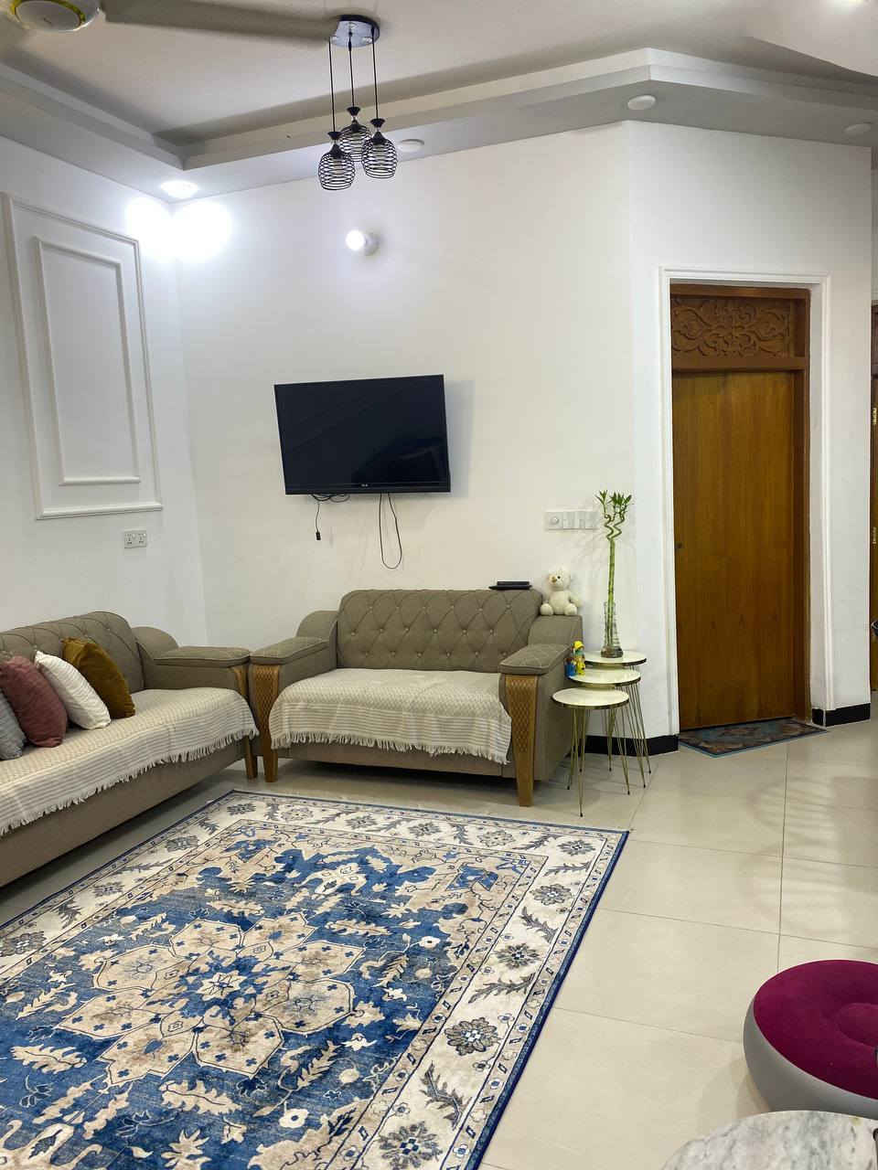 🏠 بيت للبيع – حي الزيتون بصف (ركن) خارطه كلش حلوه بناء درجه اوله شارع ٢٠ تبليط
📐 المساحة: 150 متر

🏗️ البناء: طابق واحد – بناء حديث 

الطابق الثاني فقط صاله

✨ المواصفات:

• 2 غرف نوم  وحده سويت 

• استقبال سويت 

• حمامات عدد3

• مطبخ حار او بارد

• صاله كلش حلوه 

• بيت نضيف جداً ومتعوب عليه

• موقع بصف الركن مميز – حي الزيتون شارع 20  مجاور مكتب عماد.  قرب اسواق الجوادين 

💰  مطلوب50 للاسكان التسديد الشهري 272  مع تبديل الكفيل 

📞 للاستفسار: ***********
