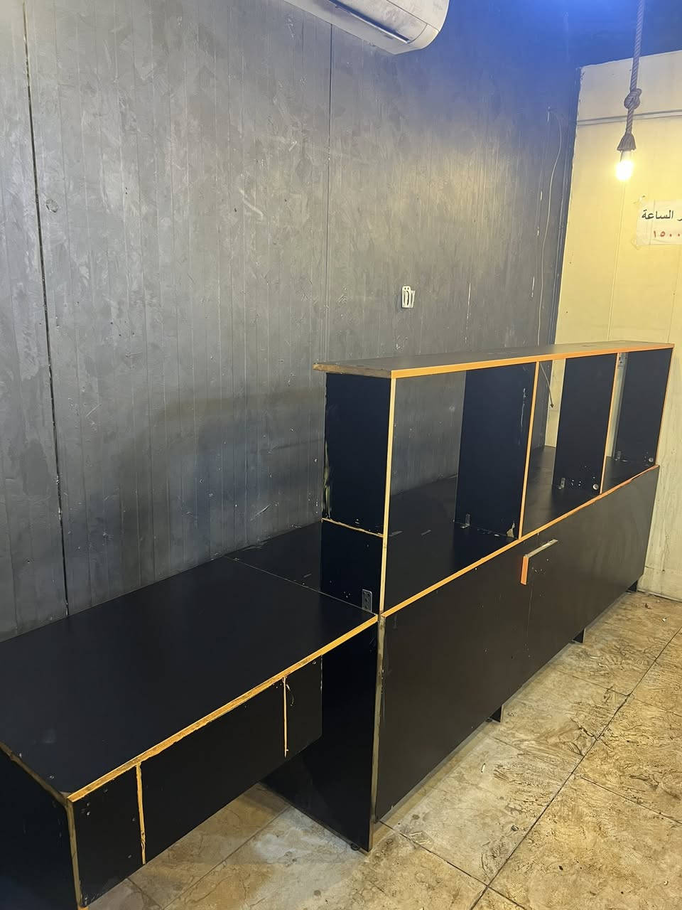 السلام عليكم ميز ام دي اف تفصال شي يخبل مال حاسبات يحمل عدد 8 حاسبات مع الملحقات ميز كلش قوي طوله 3 و20 س م وعرضه 60 س م 

عنواني بغداد - السيدية خلف مدينة الالعاب 
رقم الهاتف 📞***********
