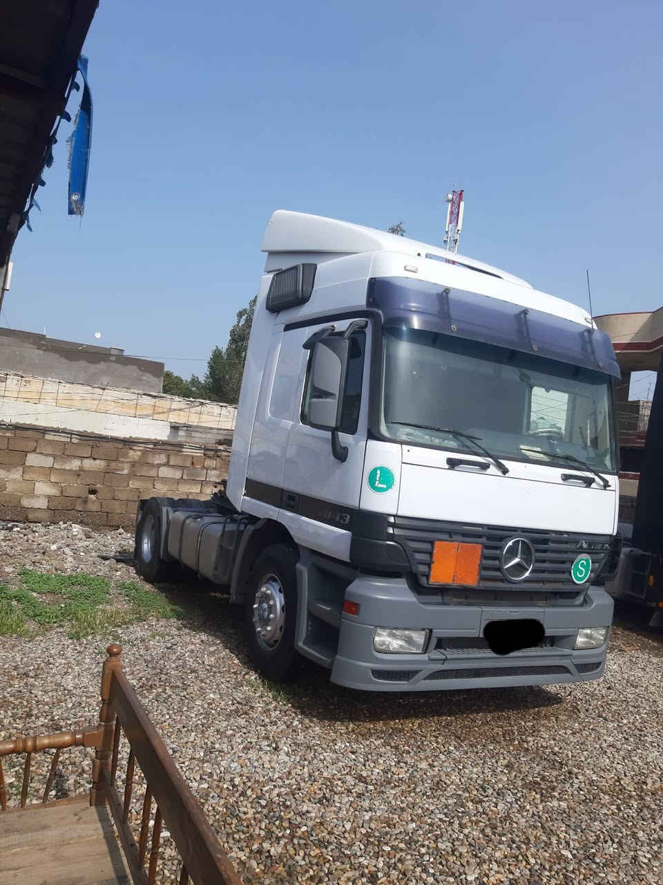 مرسيدس اكتروس موديل 2001 حجم 1843 جوبلس امامي اكسل برينةرقم ديالى مربوطة عربة ذات جوانب متحركة كير ومحرك واكسل وشاصي جيد  تخم تاير.دبل شاصي سيارة للشغل  العنوان ديالى خان بني سعد 
***********
