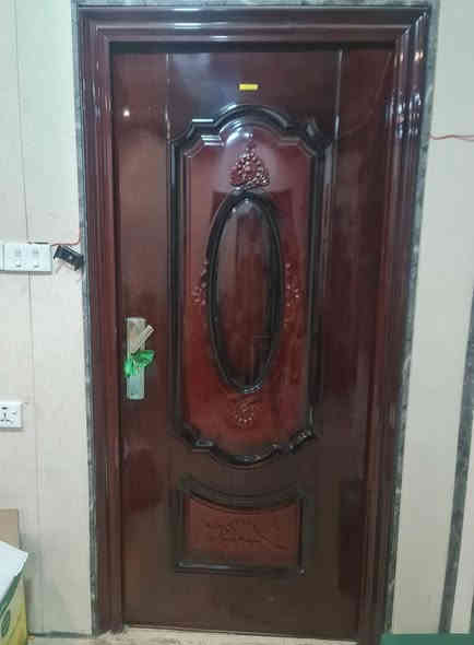 باب غرف فندقي حديد نظيف للبيع ومثل ما موضح بالصور بسعر ٥٠ الف قفل لمن يرغب بالشراء المراسلة على الخاص او الاتصال على الرقم ***********
