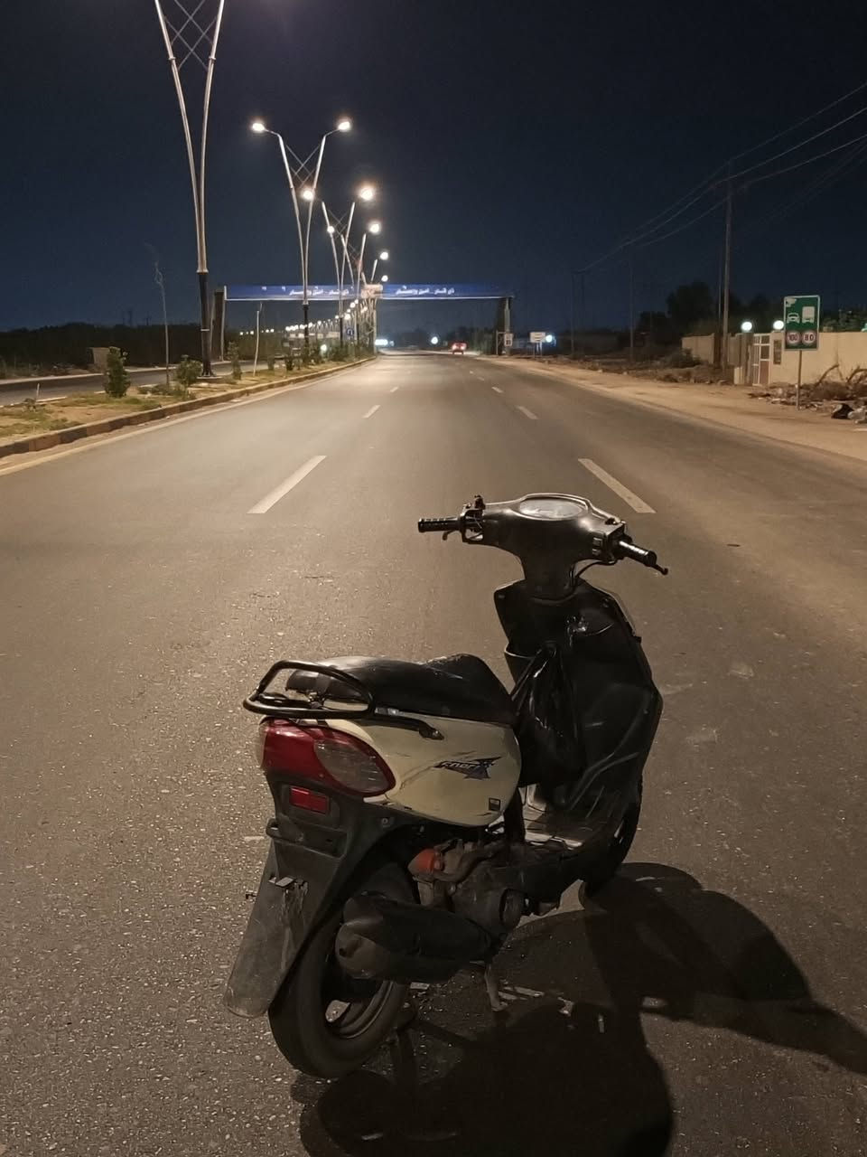 مكينه مفتوحه 

(دهن وفلتر كل ١٢ يوم يعني مكينه خير من الله)

كفرات بلاديه

دواخل بلادي كلها ختم واحد نفس مامبين بالصور

بيها دبل امامي قزم عريض بلادي ويدات بانزين رياضي بلادي 

السعر 400 وبيها مجال

العنوان ناصريه حي اور

***********

متواجد خاص او واتس
