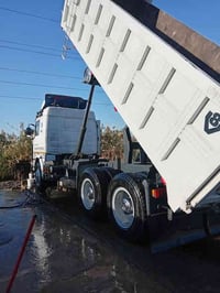 للبيع اسكانيا سكس موديل ٩٢ شاصي اصل قلاب رقم بصره انكليزي عنوان بغداد ...