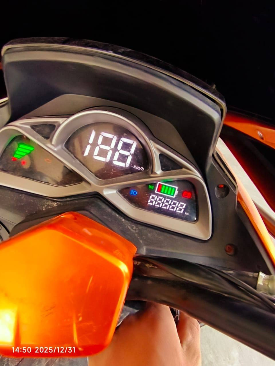 سلام عليكم من رخصت الادمن دراجه للبيع شبح موديل 24 مكفوله كفاله عامه السعر 600 وبيه مجال رقم ***********
