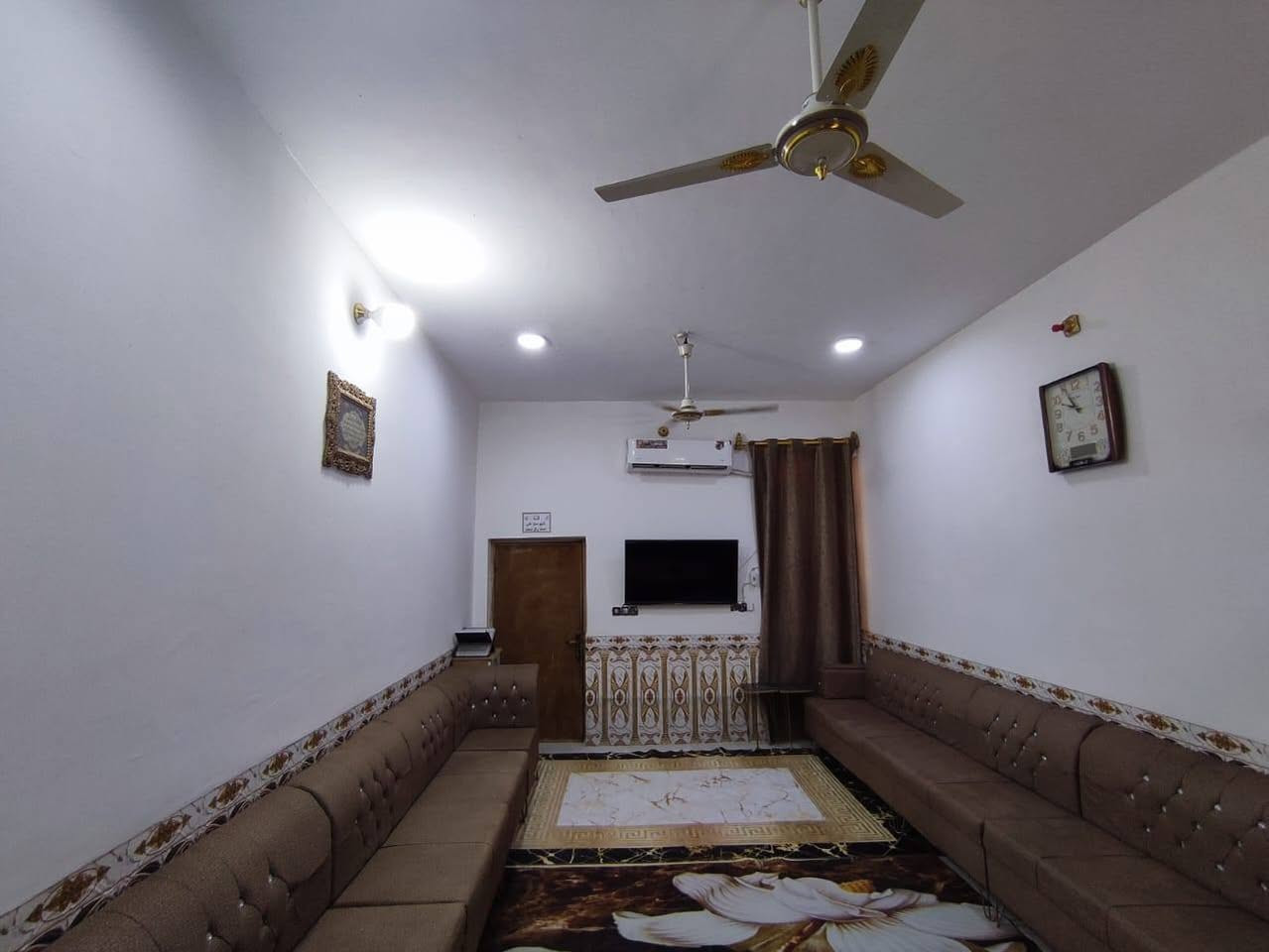 دار سكن للبيع في حي الصحة بلبداية قرب رؤف ٢٠٠متر كونكريت بناء حديث طابوق السعر ١٢٠ 
دار سكن للبيع في حي الصحة بلبداية قرب رؤف ٢٠٠متر تبليط خدمات كامله 

♦️♦️♦️♦️ قرب #رؤف طابو صرف 

#غرفتين #وصاله #ومطبخ #وصحيات #واستقبال 👏👏

#السعرــــ120مليون وبيه مجال 🤏

#اتصل*********** ☎️☎️

@الجميع @إشارة
